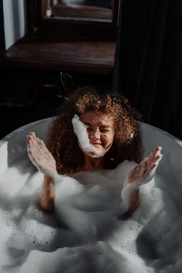 Sebaiknya Kamu Nggak Lagi Cuci Muka Pakai Sabun Mandi. Karena Alasan-alasan Ini! 12 Sebaiknya Kamu Nggak Lagi Cuci Muka Pakai Sabun Mandi. Karena Alasan-alasan Ini!