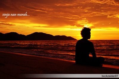 Bagiku Menantimu, Seolah Menunggu Mentari di Ujung Senja