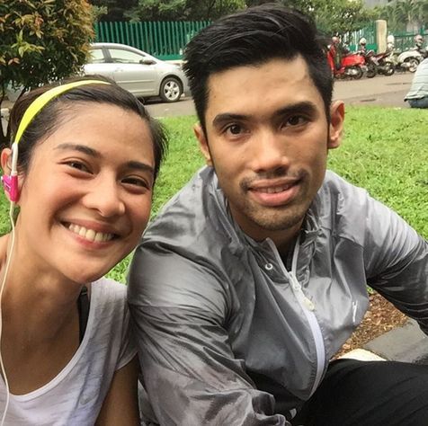 Dian dan Indra yang lari pagi berdua. Duh, so sweet.