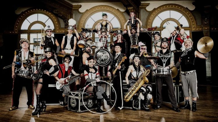 ILUSTRASI. Marching Band.