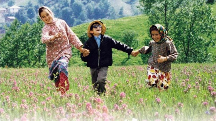 6 Film Timur Tengah Ini Bisa Bikin Emosi Naik Turun. Siap-Siap Tisu Aja Buat Menyeka Air Mata. 9 Color of Paradise