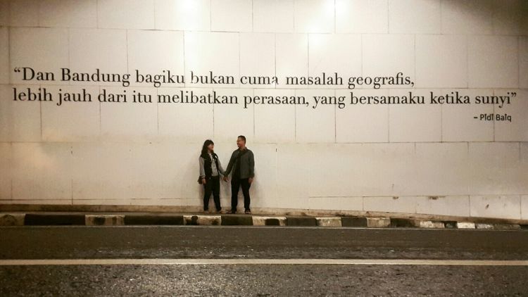 15 Foto Ini Bakal Bikin Kamu Kangen Sama Bandung! Segera Siapkan Tiket Buat Nostalgia di Sana!