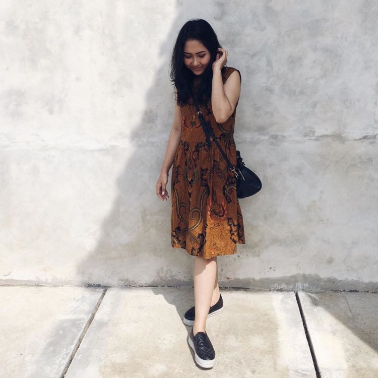 Mulai Dari Ngampus Sampai Kencan, Inilah 9 Ide Baju Batik Yang Bisa Membuatmu Lebih Dilirik 16 rok batk, uuuh kece!