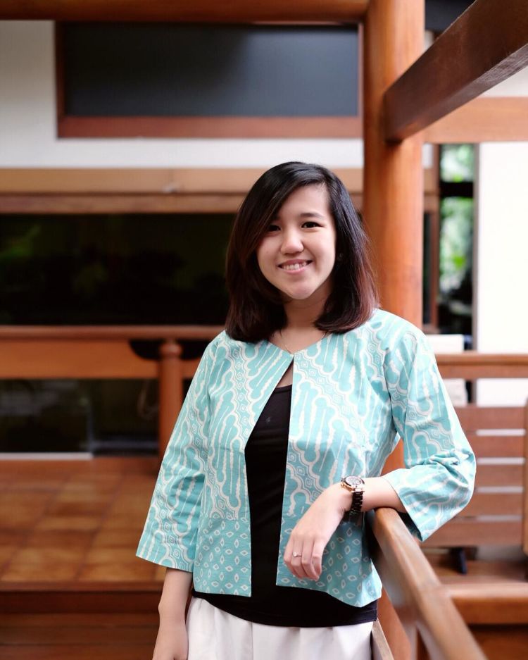 Mulai Dari Ngampus Sampai Kencan, Inilah 9 Ide Baju Batik Yang Bisa Membuatmu Lebih Dilirik 11 blazer batik oke juga @hobibatik