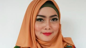 [Kursus Cepat] 6 Ide Make Up Wisuda Simpel yang Bisa Kamu Praktikkan Sendiri di Rumah