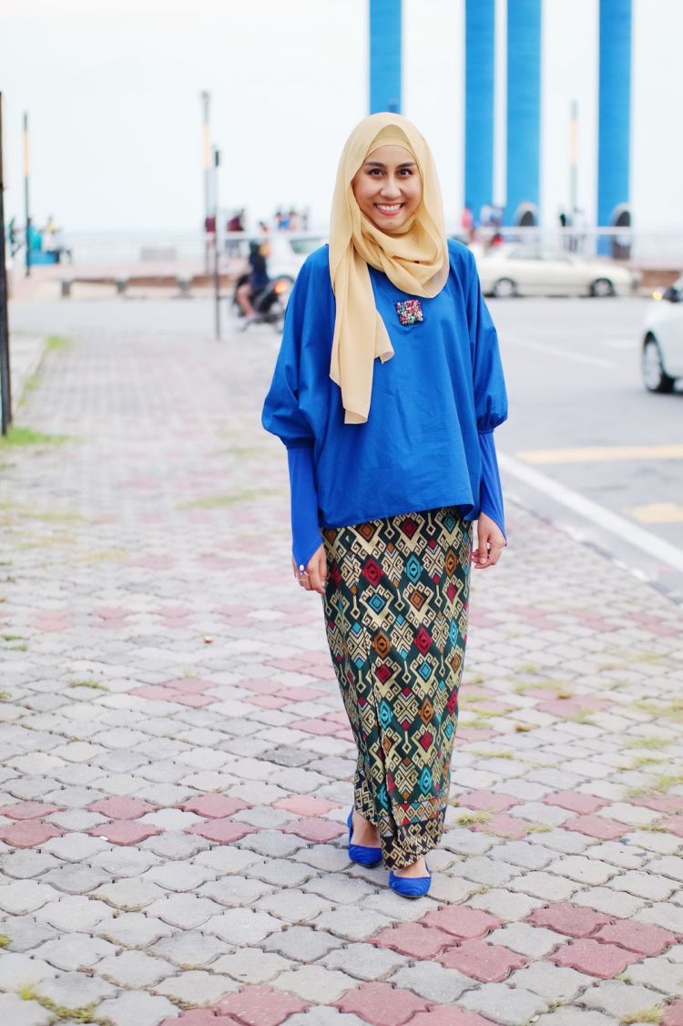 kain songket cerah ceria