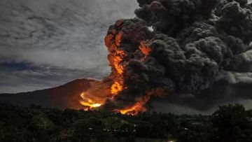 Gunung Sinabung Meletus Lagi, Tapi Kita Kok Diam Saja Seolah Tak Terjadi Apa-apa Sih?