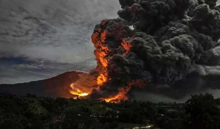 Gunung Sinabung Meletus Lagi, Tapi Kita Kok Diam Saja Seolah Tak Terjadi Apa-apa Sih?