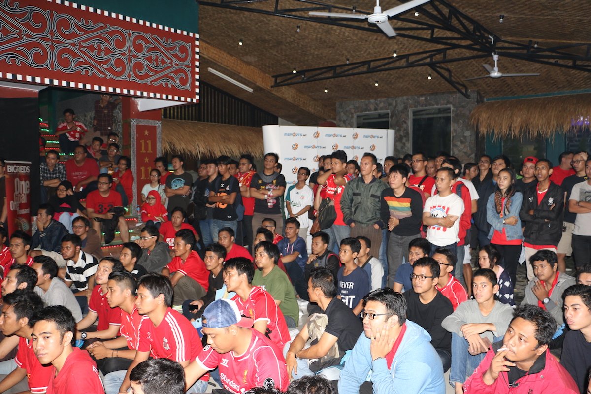 Musim Sepak Bola Uda Usai. Cowok-Cowok Jomblo Siap-Siap Makin Nyesek Pas Malam Minggu :P