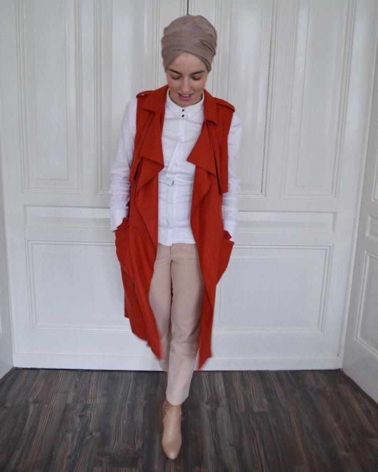 Sambil Berjalan dengan Percaya Diri,15 Padupadan Warna Cerah Ini Nggak Layak Dilewatkan Begitu Saja 45 Dijadikan outer adalah pilihan tepat @fashion_by_sen