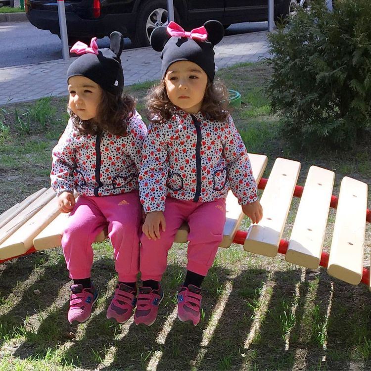 Dua Minnie Mouse kecil~