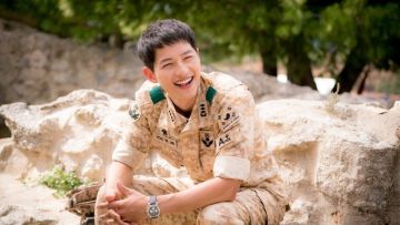 Song Joong Ki Memang Pernah Bikin Kami Jatuh Hati, Tapi Pria Kualitas Ini Buat Kami Tak Ingin Pindah Ke Lain Hati