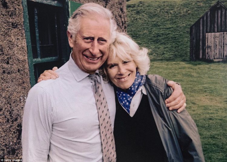 Bodo Amat Orang Bilang 6 Istri Aktor Ini Nggak Cantik, Pernikahan Mereka Awet dan Bahagia Aja Kok 9 Apapun pendapat orang tentang Camilla, Charles tetap cinta..