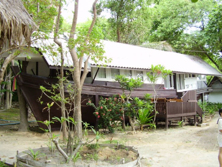 Kendaraan-Kendaraan Bekas Ini Kreatif Disulap Jadi Rumah. Hasilnya Luar Biasa, Pasti Kamu Ngiler Pengen Punya! 53 Daripada dibuang kan sayang
