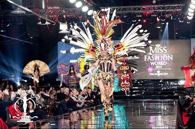 Aksi Lili dalam Miss Supranational.