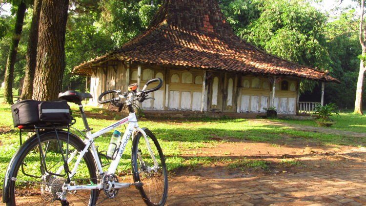Meskipun Terkenal Macetnya Parah, Depok Juga Punya Destinasi Wisata yang Bikin Kamu Ceria Lho!