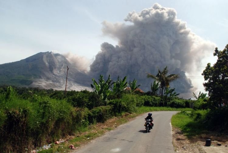 Awan panas Sinabung