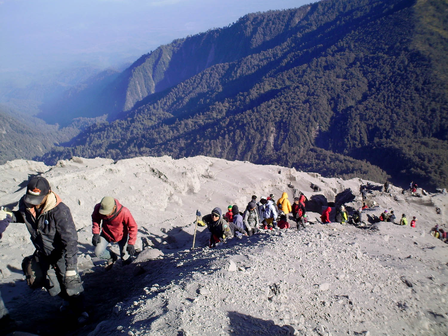 Lagi, Berita Mengejutkan dari Gunung. Dua Pendaki Asal Cirebon Dikabarkan Hilang di Gunung Semeru!