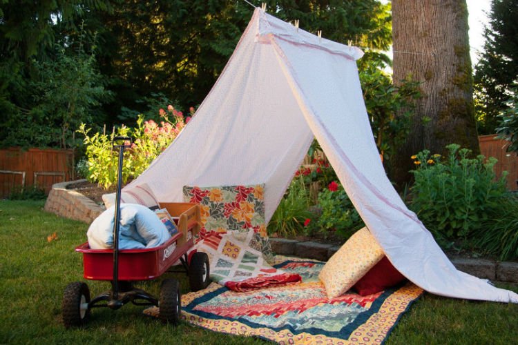 Kalau Boleh Berandai-andai, 14 Spot Nyaman di Rumah Ini Bikin Kita Pengen Manja-manjaan Sama Pasangan Halal Nanti 19 Main camping-campingan juga seru