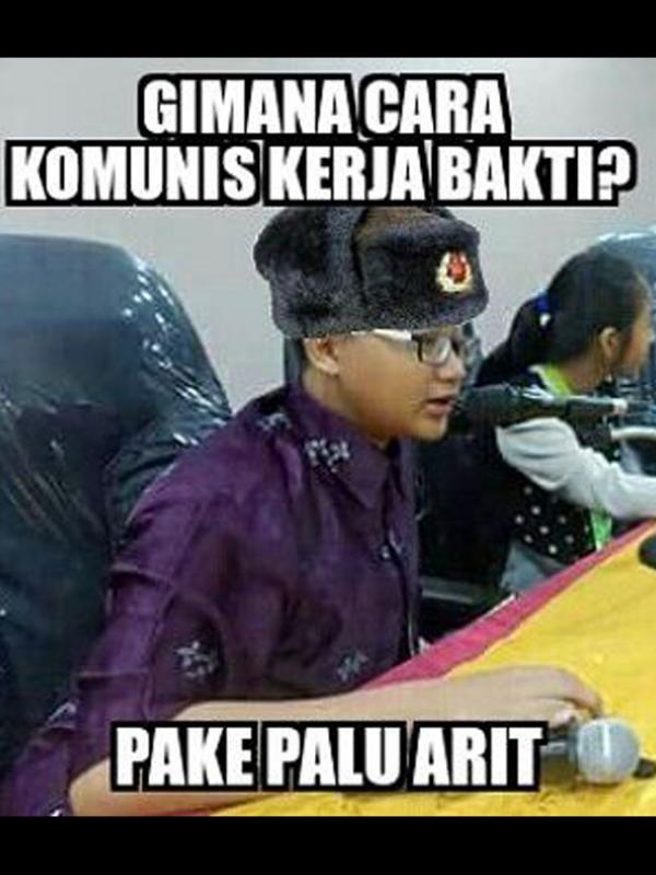 namanya juga kerja bakti, ya pake arit :p