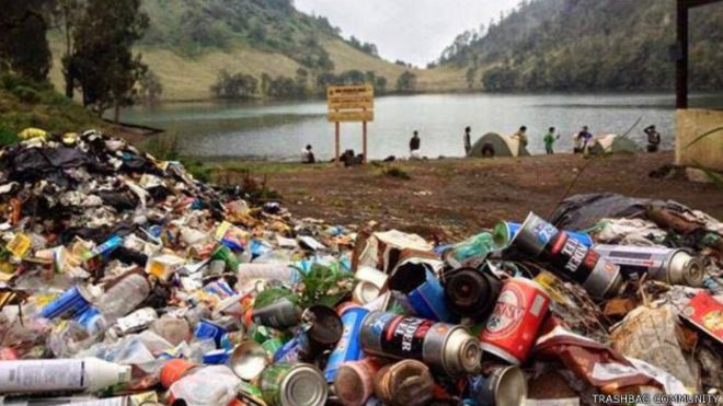 Gunungan sampah di Semeru.