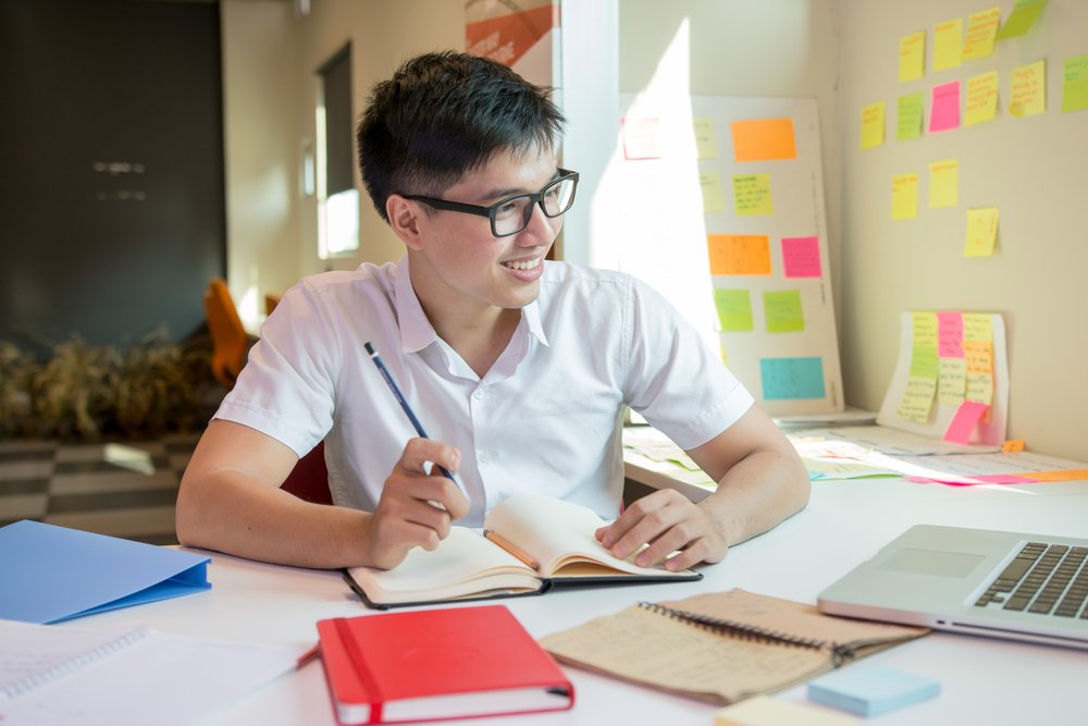 Tandai materi sulit pakai post it notes