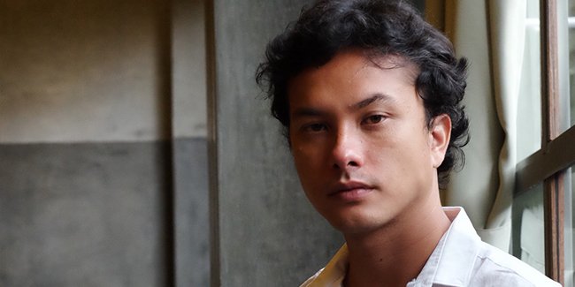 10 Artis Berambut Keriting Ini Bikin Kita Pengen Uyel-Uyel Manja, Bye Bye Cowok Berambut Lurus ~