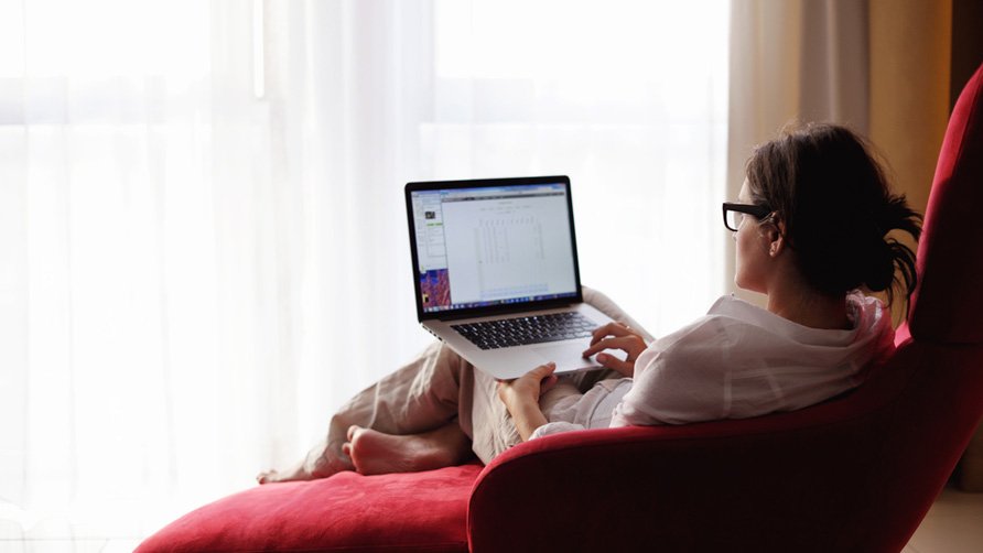 young-beautiful-woman-using-a-laptop-computer-at-home (1)