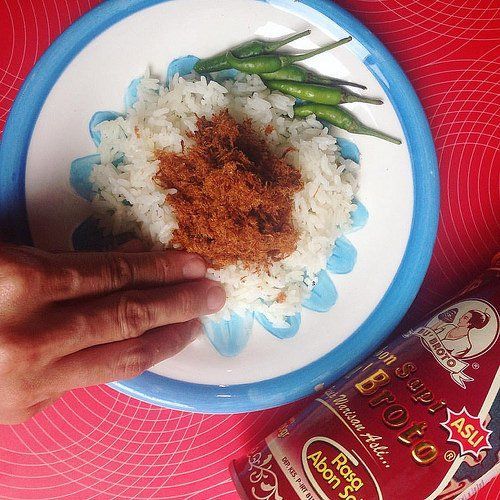 nasi putih sama abon = surga