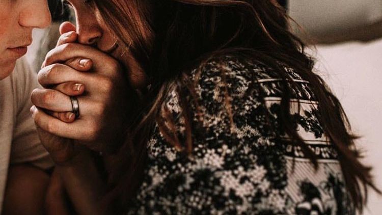 8 Tanda Dia yang Bersamamu Sekarang Adalah Jodohmu. Kamu Hanya Perlu Tunggu Waktu