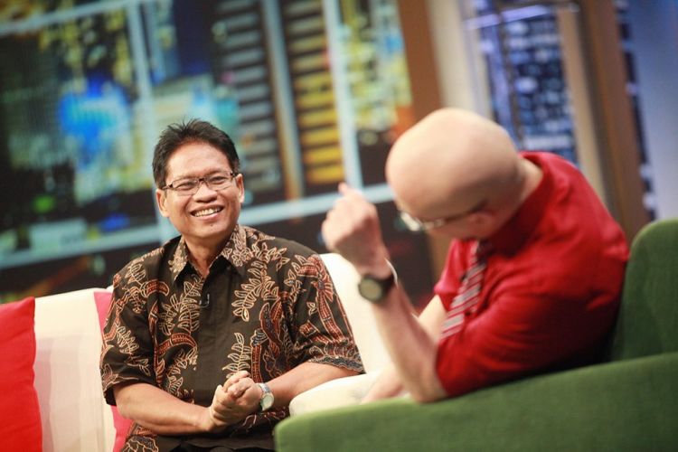 Geli! Sebuah Cafe Sajikan Hidangan di Atas Jamban. Yakin Kamu Masih Bisa Makan? 14 ini dia pak dokter Budi Laksono