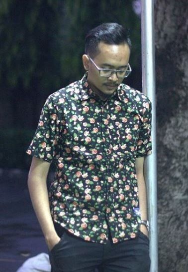 Apakah Anda Cowok? Ingin Bisa Tetap Stylish dengan Pola Bunga-Bunga? Inilah Jawabannya