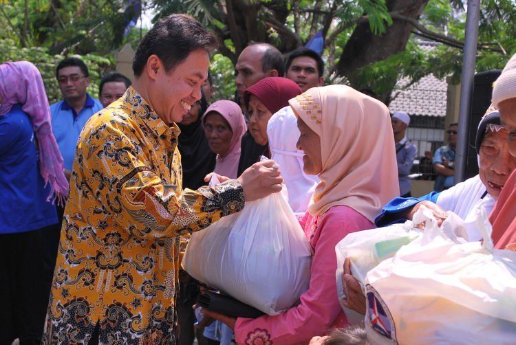 Percuma Hidup Bergelimang Harta dan Tahta, Kalau Hal-Hal Ini Kamu Lewatkan dengan Sengaja 8 Jangan lupa sedekah