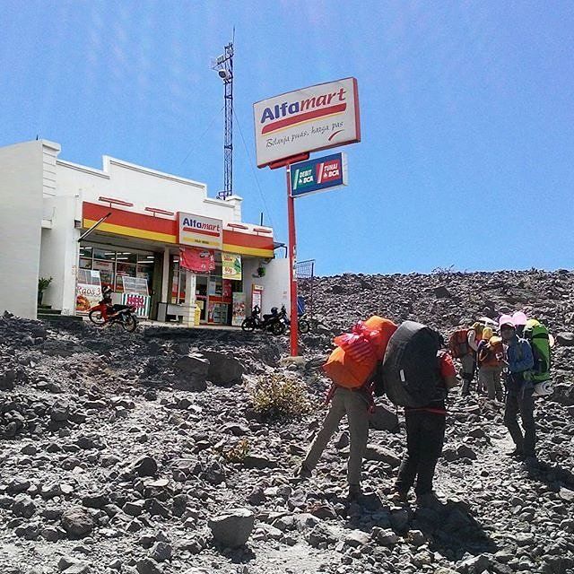Kalau Gunung Sudah Rame Kaya Pasar, Bisnis Ini Bisa Kamu Buka Di Sana! Ngakak Pasti Deh Bacanya 25 Alfam*ret. Selalu ada.