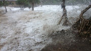 Pantai Selatan Jawa Lagi Diterjang Gelombang Pasang. Jangan Piknik Dulu ke Sana ya!