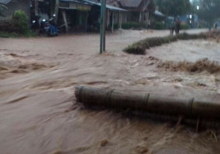 Jalur selatan sempat terputus karena banjir di Purworejo