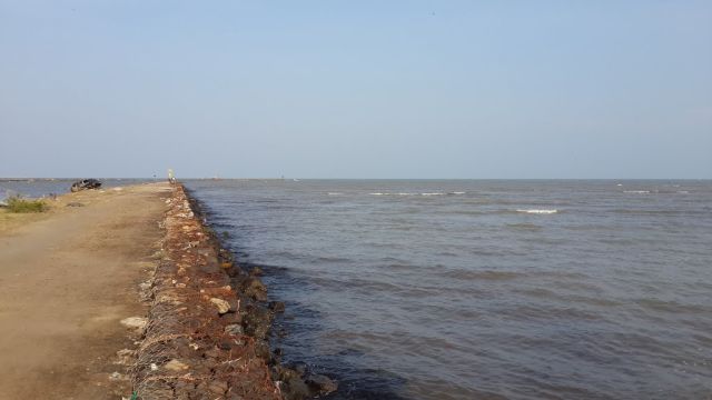Pantai Karangsong