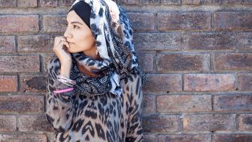 Nggak Selamanya Hijab Bermotif Macan Itu Terlihat Garang. 8 Inspirasi Gaya Ini Adalah Buktinya.