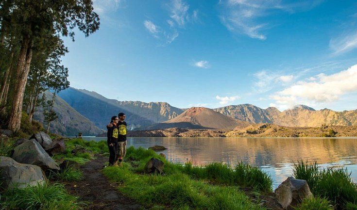 Bulan Madu di Gunung, Kenapa Nggak? 10 Gunung Ini Bisa Jadi Saksi Cintamu dengan Pasangan Halalmu