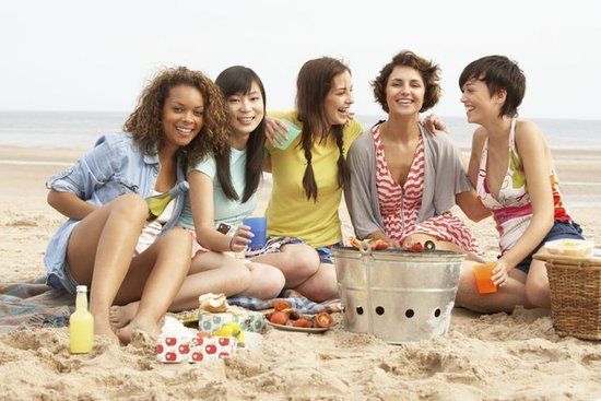 7 Tips Bisa Liburan ke Luar Negeri Meski Gajimu Cuma 2 Jutaan!
