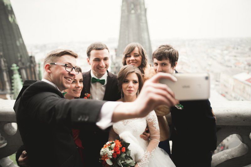 Biar Ketemu Jodoh di Kondangan, Tips-tips Selfie Ini Perlu Kamu Praktekkan!
