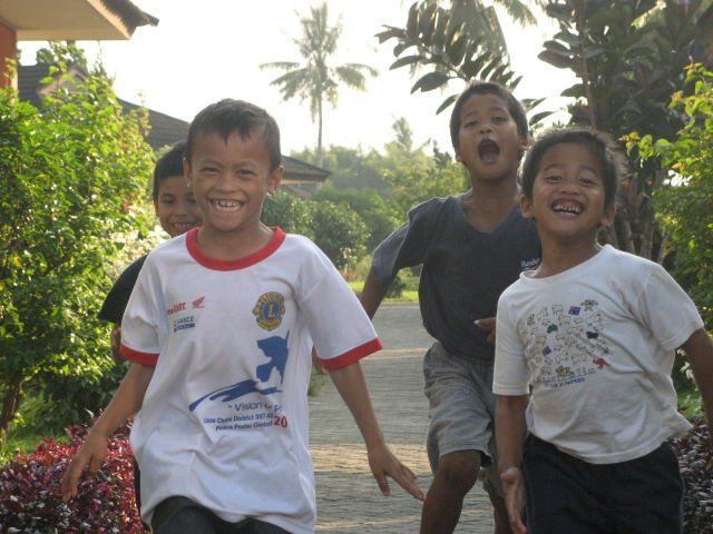 Buat Kalian yang Mudik, 5 Hal Ini Pasti Bakal Kamu Kangenin 3 Anak kecil