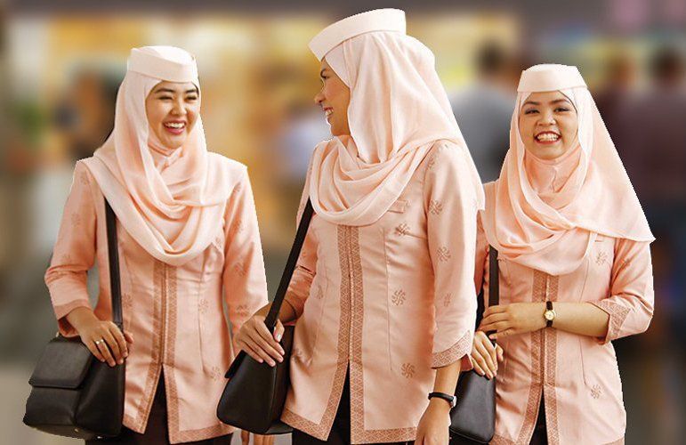 Parade Foto Pramugari Berhijab yang Bikin Hati Deg-deg Ser. Rasanya Pengen Ngajakin ke Penghulu Aja…