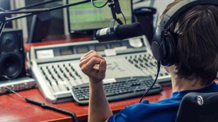 Curahan Kami Sang Penyiar Radio