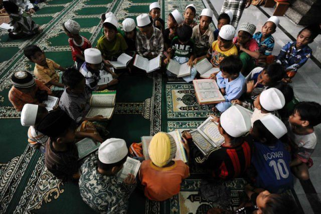 10 Cara Khatam Al Qur'an Selama Puasa Ramadhan