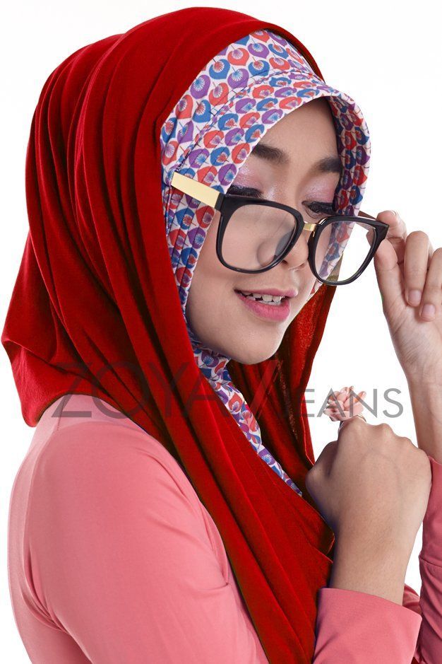 Jangan Heran Kenapa Cewek Berhijab & Berkacamata Menarik Perhatian, 5 Hal Ini Bisa Jadi Jawaban!
