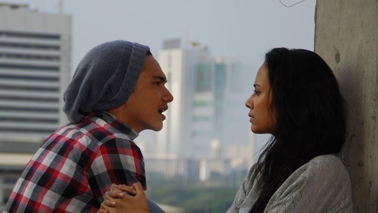 Meminta pendapat pasangan itu perlu