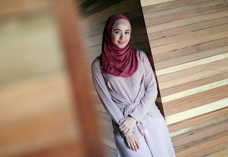 Tutorial Hijab Lebaran Simple Buat Kamu yang Baru Belajar Berhijab