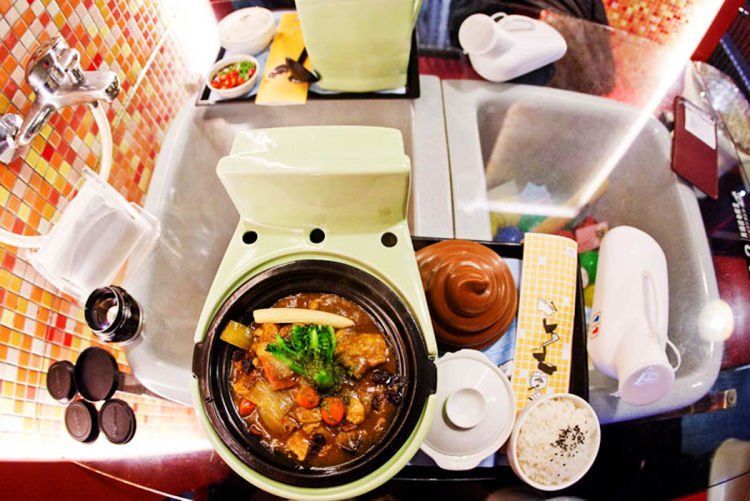 Geli! Sebuah Cafe Sajikan Hidangan di Atas Jamban. Yakin Kamu Masih Bisa Makan? 16 ini di Taipei