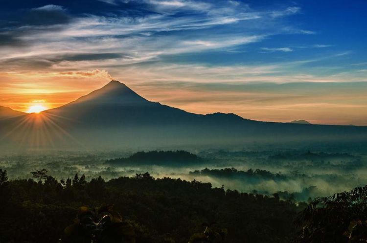 sunrise di Punthuk Setumbu mah begini